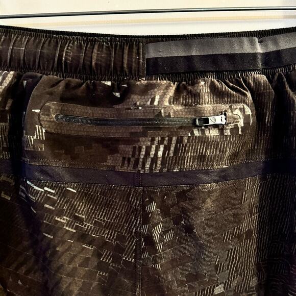Lululemon Surge Short 7” Brief Lined Camo Black Men’s Activewear Size Small - Picture 5 of 7